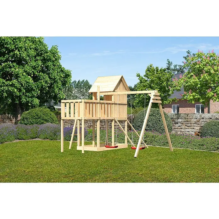 Karibu Kinderspielturm Frieda Set 43 - L x B x H: 309 x 347 x 291 cm, Natur - Ein hölzernes Spielhaus mit Schaukel im Garten. Ideal für Kinder zum Spielen und Spaß haben.