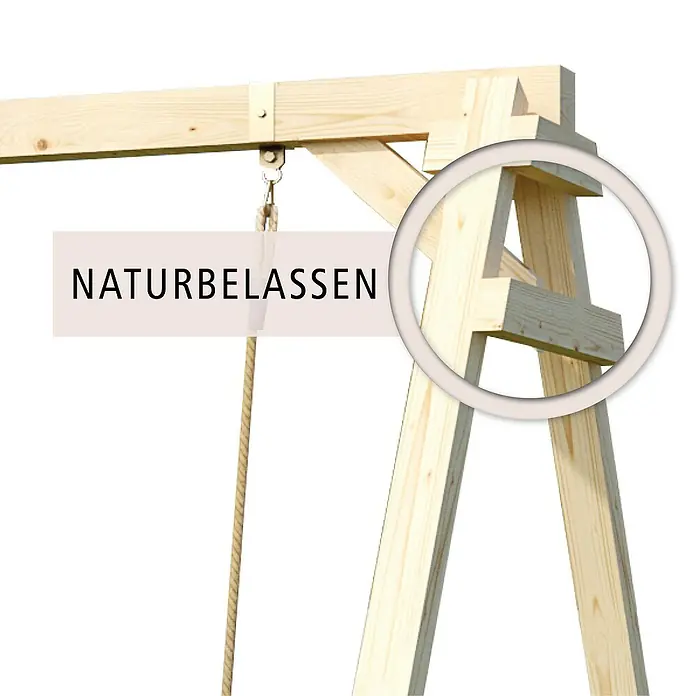 Karibu Doppelschaukel Felix - Schaukel mit Klettergerüst & Netzrampe, L x B x H: 264 x 308 x 213 cm - Nahaufnahme eines naturbelassenen Holzschaukelgestells mit einem Seil. Das Holz ist hell und unbehandelt, was ihm einen natürlichen Look verleiht.