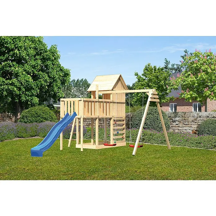 Karibu Kinderspielturm Frieda 51 - L x B x H: 309 x 347 x 291 cm, Natur - Ein hölzernes Spielhaus mit Rutsche und Schaukel auf einem grünen Rasen. Perfekt für stundenlangen Spaß im Freien.