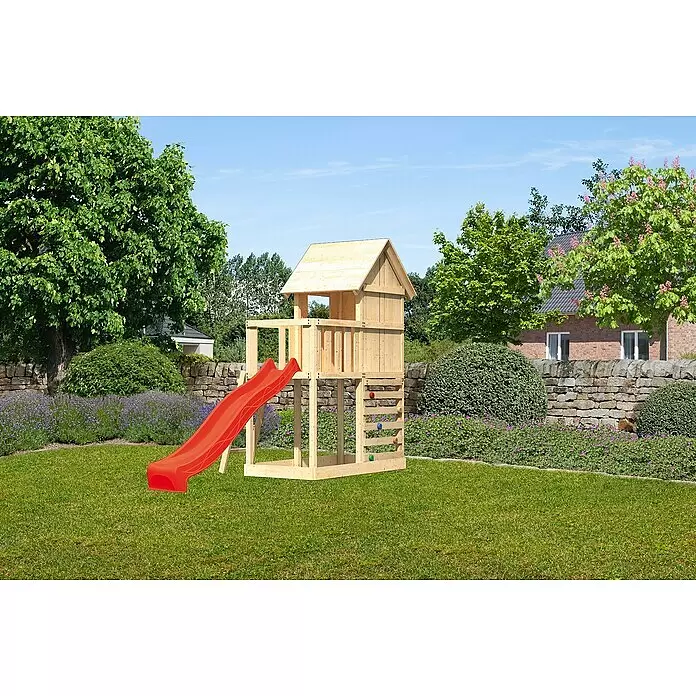 Karibu Kinderspielturm Frieda Set 18 - L x B x H: 107 x 202 x 291 cm, Natur - Hölzernes Spielhaus mit roter Rutsche und Kletterwand in einem grünen Garten.