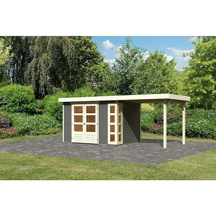 Karibu Gartenhaus Kerko 4 - Außenmaß inkl. Dachüberstand (B x T): 554 x 238 cm, Holz, Terragrau, Mit Seitendach - Gartenhaus mit Anbau und Doppeltür aus Holz. Das Haus ist grau, die Tür hell. Im Hintergrund grüne Bäume und Büsche.