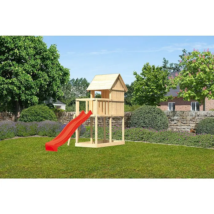 Karibu Kinderspielturm Frieda Set 3 - L x B x H: 202 x 107 x 291 cm, Natur - Ein hölzernes Spielhaus mit roter Rutsche steht im Garten, umgeben von Grün und Blumen. Ideal für Kinder zum Spielen und Austoben im Freien.