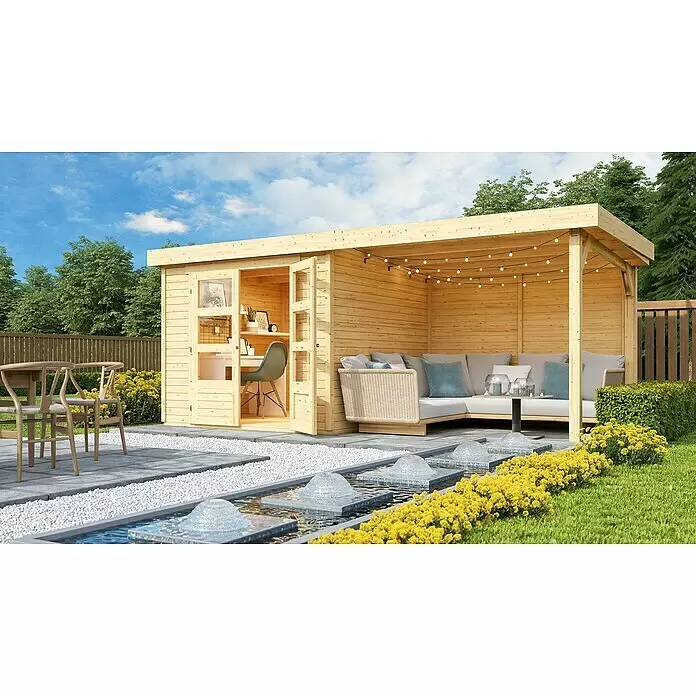 Karibu Gartenhaus Askola 3,5 - Außenmaß inkl. Dachüberstand (B x T): 528,5 x 262 cm, Holz, Natur, Mit Seitendach und Rückwand - Gartenhaus aus hellem Holz mit Büro und überdachtem Sitzbereich im Garten.