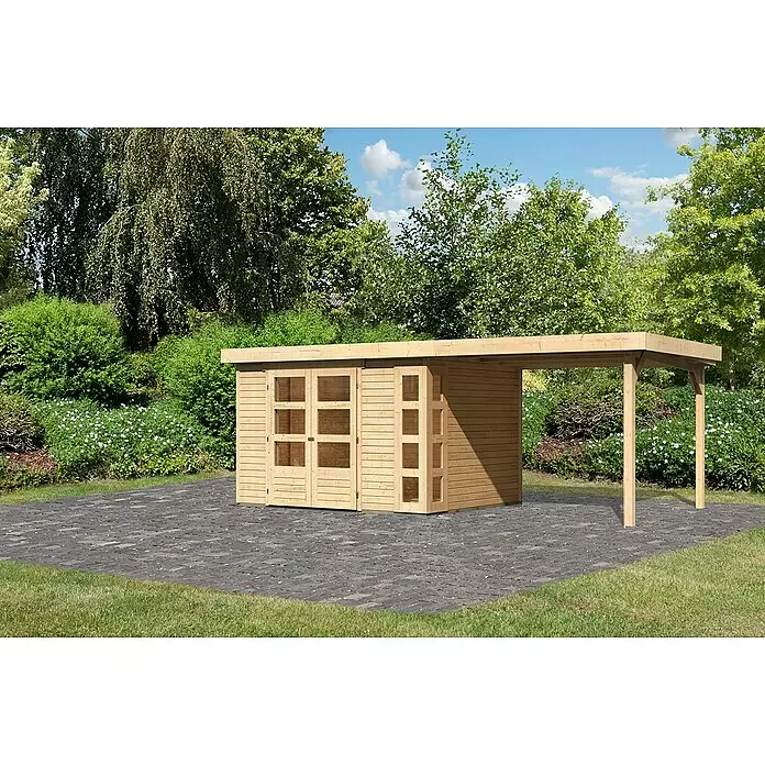 Karibu Gartenhaus Kerko 5 - Außenmaß inkl. Dachüberstand (B x T): 591,5 x 262 cm, Holz, Natur, Mit Seitendach - Heller Holzgeräteschuppen mit integriertem Carport auf gepflastertem Bereich im Garten.