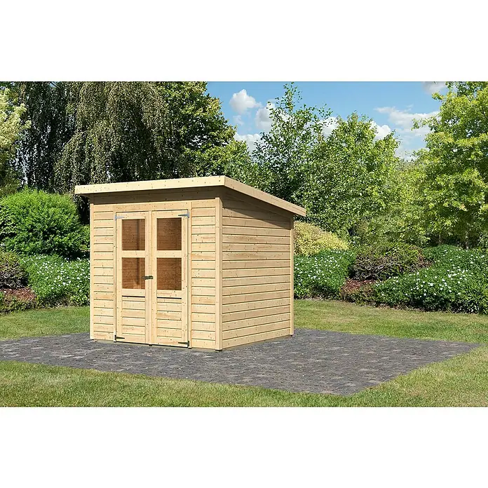 Karibu Gartenhaus Timmo - Außenmaß inkl. Dachüberstand (B x T): 240 x 236 cm, Holz, Natur, Ohne Anbau - Ein hölzernes Gartenhaus mit Doppeltüren auf einem gepflasterten Bereich, umgeben von üppigem Grün. Perfekt für die Gartenaufbewahrung!