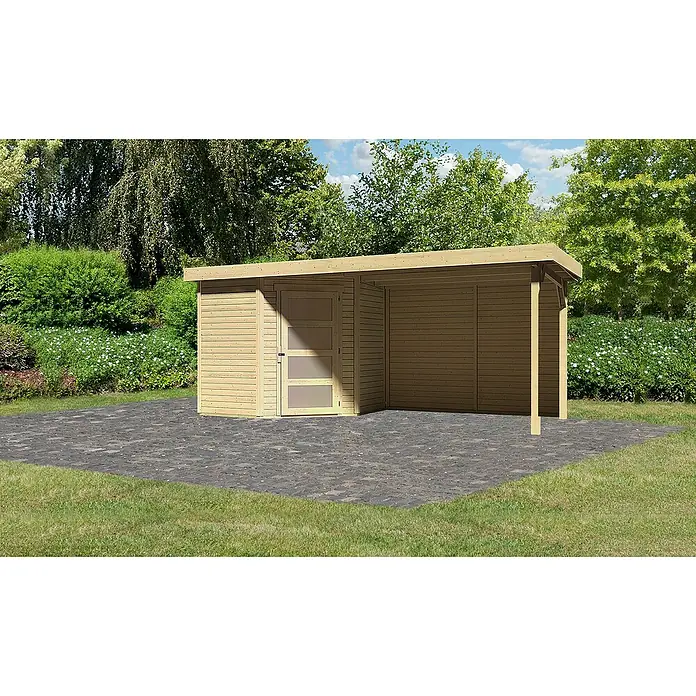 Karibu Gartenhaus Schwandorf 3Außenmaß inkl. Dachüberstand (B x T): 504,5 x 238 cm, Holz, Natur, Mit Seitendach und Rückwand - Holzschuppen mit Flachdach und angrenzendem überdachten Bereich auf gepflasterter Fläche im Garten.