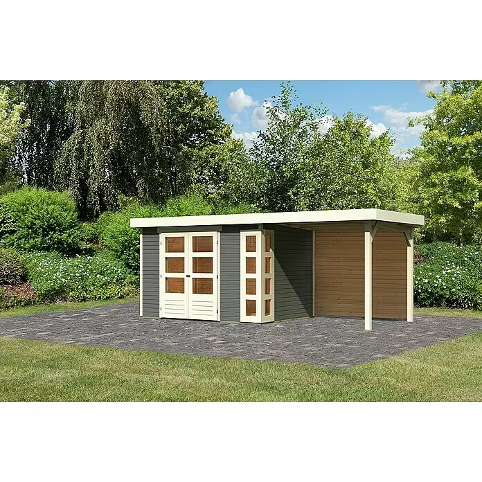 Karibu Gartenhaus Kerko 4 - Außenmaß inkl. Dachüberstand (B x T): 554 x 238 cm, Holz, Terragrau, Mit Seitendach und Rückwand - Dunkelgrauer Gartenhaus mit hellbeigem Akzent und angebautem Naturholz-Carport auf Terrasse im grünen Garten.
