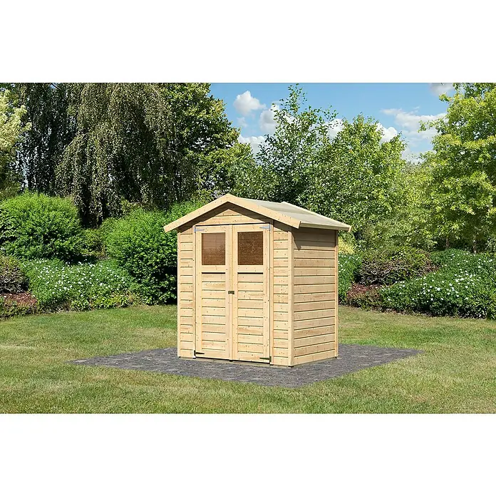 Karibu Gartenhaus Dahme - Außenmaß inkl. Dachüberstand (B x T): 207 x 140 cm, Holz, Natur - Abgebildetes Holzgartenhaus mit Doppeltür und Fenster auf gepflasterter Fläche, umgeben von Grün.