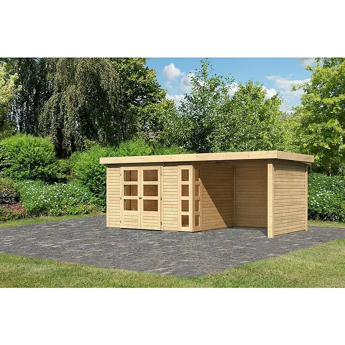 Karibu Gartenhaus Kerko 5 - Außenmaß inkl. Dachüberstand (B x T): 554 x 262 cm, Holz, Natur, Mit Seitendach, Rück- und Seitenwand - Holzgartenhaus mit Doppeltüren und einer offenen Veranda auf einer gepflasterten Fläche mit viel Grün im Hintergrund.