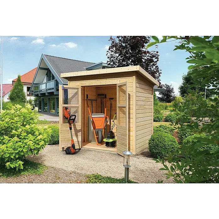 Karibu Gartenhaus Merseburg 3 - Außenmaß inkl. Dachüberstand (B x T): 240 x 175 cm, Holz, Natur, Ohne Seitendach - Ein Holzschuppen mit geöffneten Türen, der verschiedene Gartengeräte wie eine Schubkarre und einen Rasentrimmer enthält.