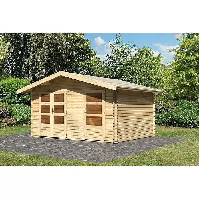 Karibu Gartenhaus Lagor - Außenmaß inkl. Dachüberstand (B x T): 468 x 390 cm, Holz, Natur - Gartenhaus aus hellem Holz mit Doppeltüren und Fenstern, auf gepflasterter Fläche.