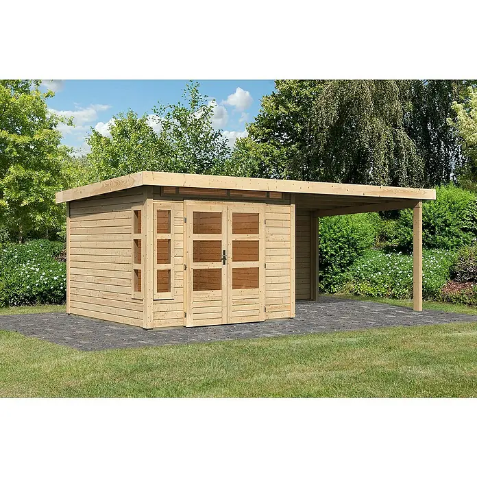 Karibu Gartenhaus Kastorf 6 - Außenmaß inkl. Dachüberstand (B x T): 612 x 303 cm, Holz, Natur, Mit Seitendach und Rückwand - Abbildung eines modernen Holzgartenhauses mit integriertem Carport und doppelten Glastüren vor natürlicher Gartenkulisse.