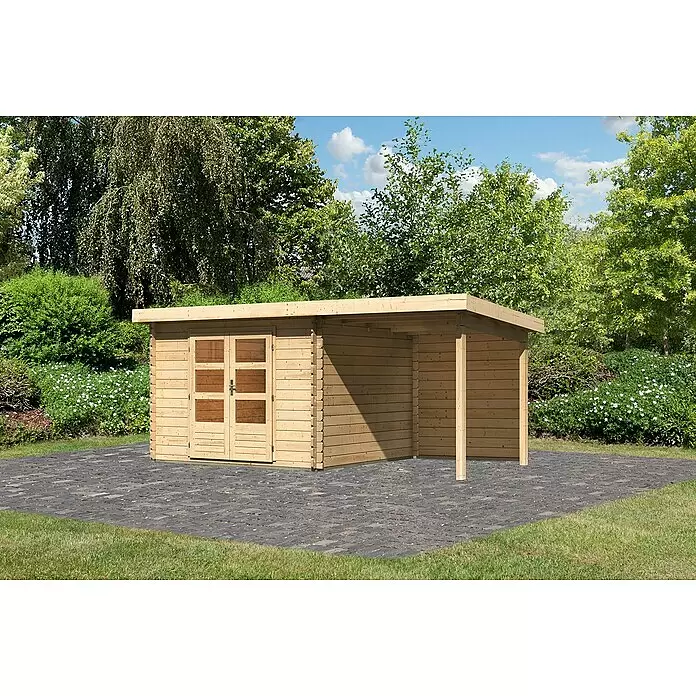 Karibu Gartenhaus Bastrup 5 - Außenmaß inkl. Dachüberstand (B x T): 514 x 333 cm, Holz, Natur, Mit Seitendach und Rückwand - Hölzernes Gartenhaus mit angebautem offenem Carport auf gepflasterter Terrasse im Garten.