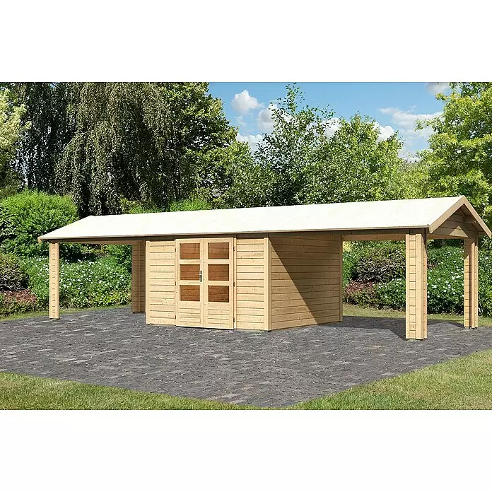 Karibu Gartenhaus Theres - Außenmaß inkl. Dachüberstand (B x T): 947 x 348 cm, Holz, Natur - Carport aus Naturholz mit integriertem Schuppen auf gepflasterter Fläche, umgeben von einem Garten.