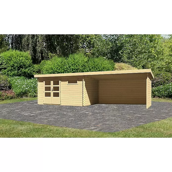 Karibu Gartenhaus Bastrup 8 - Außenmaß inkl. Dachüberstand (B x T): 804 x 333 cm, Holz, Natur, Mit Seitendach, Rück- und Seitenwand - Helles Gartenhaus aus Holz mit integriertem Carport auf einem gepflasterten Bereich.