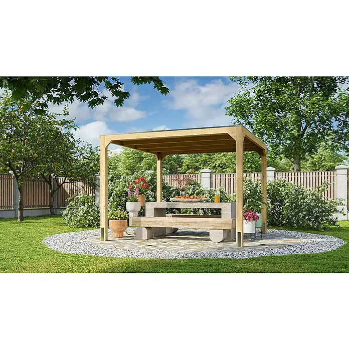 Karibu Pavillon Cubus - Holz, Natur - Einladende Gartenlaube mit Holzdach und Betonmöbeln, umgeben von üppigem Grün und blühenden Pflanzen für entspannte Stunden im Freien.