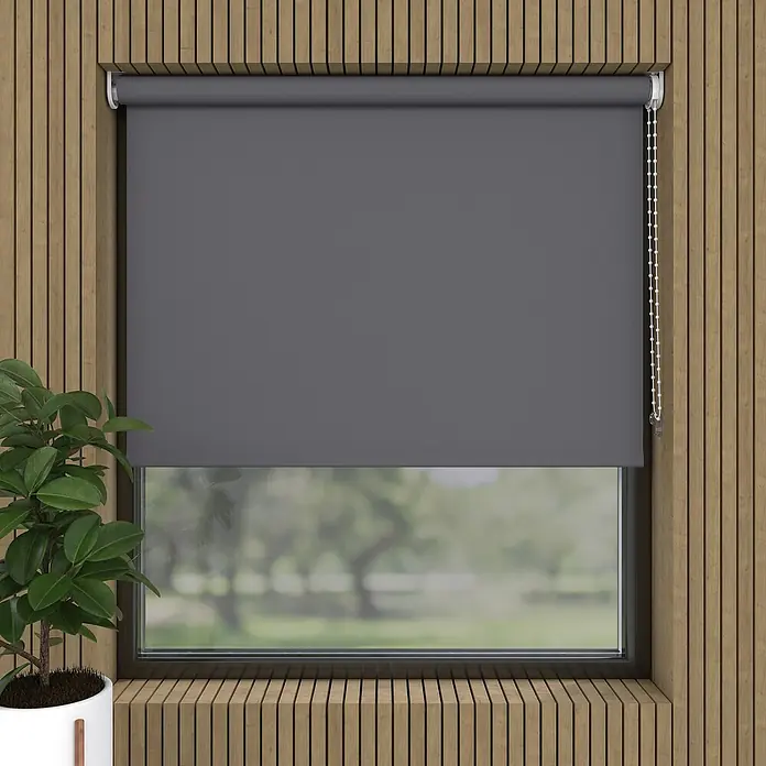 Expo Ambiente RolloB x H: 120 x 190 cm, Grau, Uni, Tageslichtdurchlässig - Graue Rollo-Fensterabdeckung vor einer Fensterbank, die natürliches Licht blockiert und Privatsphäre bietet. Stilvolle und funktionelle Fensterlösung.