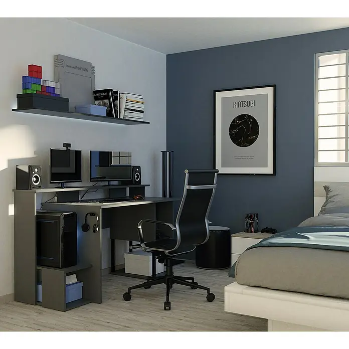 Muebles Pitarch Mesa de escritorio Neru - L x An x Al: 67 x 150 x 89,5 cm, Gris oscuro - Imagen que muestra un moderno escritorio de juegos con dos monitores, altavoces y torre de PC en una habitación juvenil elegante.