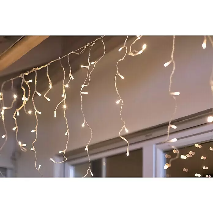Tween Light LED-Lichtervorhang Eisregen - Außen, 290 cm, Warmweiß, 120 Stk., Netzbetrieben - Warmweiße LED-Lichterkette hängt drinnen und schafft festlichen Glanz.