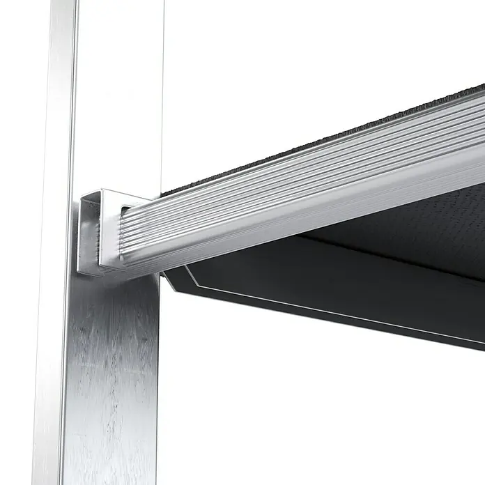 Krause Corda LeitergerüstArbeitshöhe: 2,95 m - 3,75 m, Bühnengröße: 1,47 x 0,5 m, Belastbarkeit: 150 kg/m², 12 Stk. - Detailansicht eines modernen, silberfarbenen Aluminium-Sonnenschutzsystems, das Funktionalität und stilvolles Design vereint.