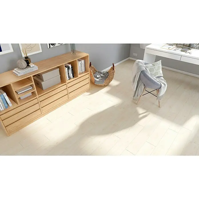 Harmonie by Palazzo Feinsteinzeugfliese - 15 x 90 cm, Buche, Matt - Das Bild zeigt ein Sideboard aus hellem Holz mit Schubladen und Regalen in einem hellen Raum mit minimalistischer Einrichtung.