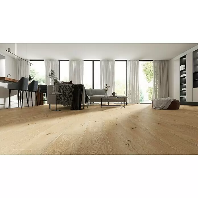 Harmonie by Palazzo Feinsteinzeugfliese - 20 x 120 cm, Creme, Matt - Heller Holzboden mit natürlicher Maserung in einem geräumigen, modernen Wohnzimmer.