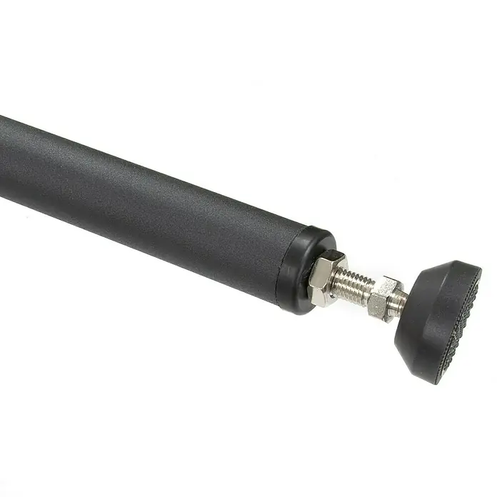 Rikta Werkbank klappbar - L x B: 100,5 x 50,6 cm, Arbeitshöhe: 84 cm, Belastbarkeit: 150 kg, Schwarz, Holz - Nahaufnahme eines verstellbaren Gerätefußes mit Gewinde und Gummifuß. Ideal für die Nivellierung von Fitnessgeräten.