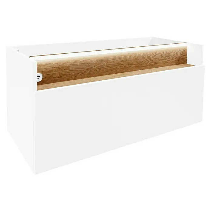 Camargue Nature Badmöbel-Set NA101D - 100 cm, Weiß, 2 Hahnlöcher - Diese Aufnahme zeigt einen modernen, weißen Waschtischunterschrank mit einem stilvollen Holzregal, das für einen eleganten Kontrast sorgt.