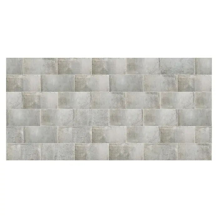 Feinsteinzeugfliese Urban Beton - 30 x 60,4 cm, Grau, Matt - Graue, rechteckige Steinzeugfliesen mit subtilen Farbvariationen und linearen Fugen, ideal für moderne Innenräume und ästhetische Flächengestaltung.