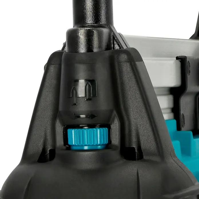 Makita Akku-Gasnagler GN420CLSE - 7,2 V, 2 Akkus, Länge Nagel: 15 mm - 40 mm - Detailaufnahme einer Gartenpumpe mit blauem Regler zur Einstellung der Wassermenge. Die Pumpe ist schwarz und blau.