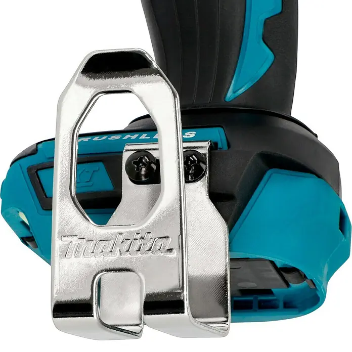 Makita LXT 18V Akku-Schlagschrauber DTW1001Z - 18 V, Ohne Akku, 1.700 Nm - Nahaufnahme des Makita-Werkzeugs mit Gürtelclip, ideal für Handwerker, die Wert auf Komfort und Effizienz legen.