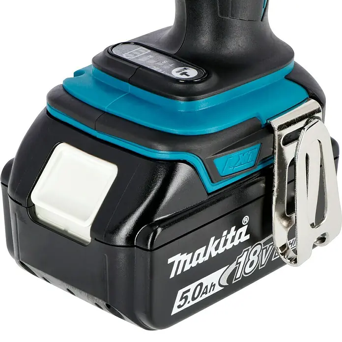 Makita LXT 18V Akku-Impulsschrauber DTS141RTJ - 18 V, 2 Akkus, 5 Ah, 40 Nm - Bild einer Makita 18V 5.0Ah Batterie für Elektrowerkzeuge, die Leistung und Zuverlässigkeit vereint.\n