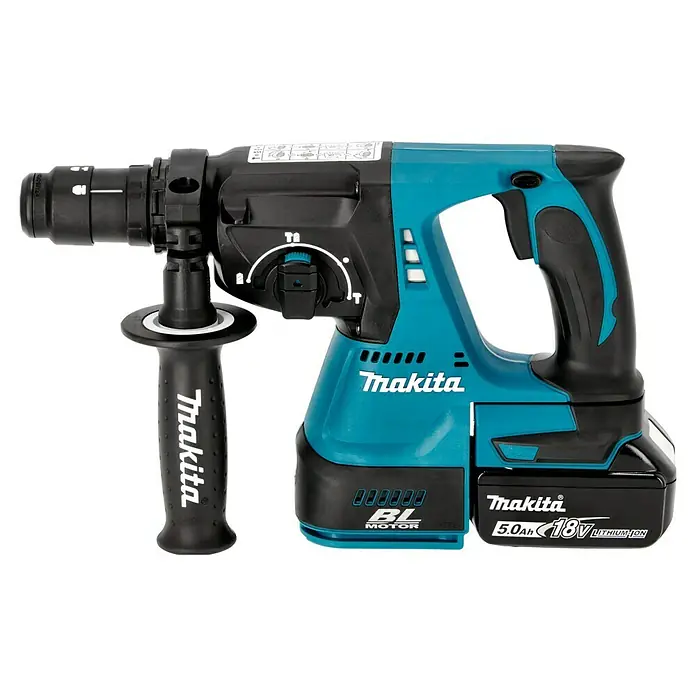 Makita LXT 18V Akku-Kombihammer DHR243RTJW18 V, 2 Akkus, 5 Ah, 2 J, Inkl. Staubabsaugung - Ein akkubetriebener Bohrhammer von Makita, mit einem seitlichen Griff und einem 18V Lithium-Ionen Akku, ideal für schwere Bohrarbeiten.