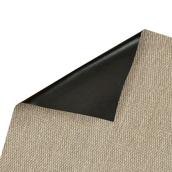 Alfombra de vinilo Living Lisa - Sisal, 180 x 120 cm - Primer plano de un felpudo beige con una esquina negra levantada que muestra el material debajo.