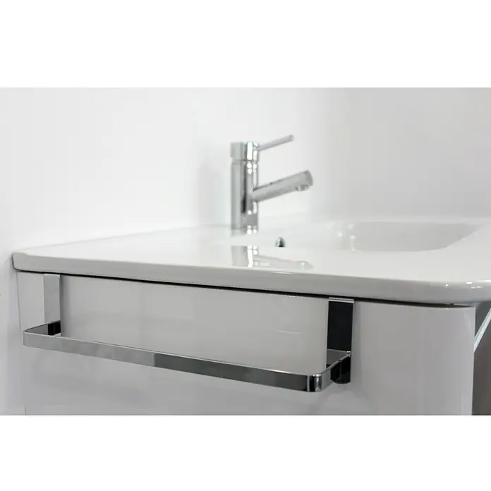 Deblanch Toallero de gancho Vento 40 - Cromo, Brillante - Un lavabo con un toallero cromado, diseñado para un baño moderno.