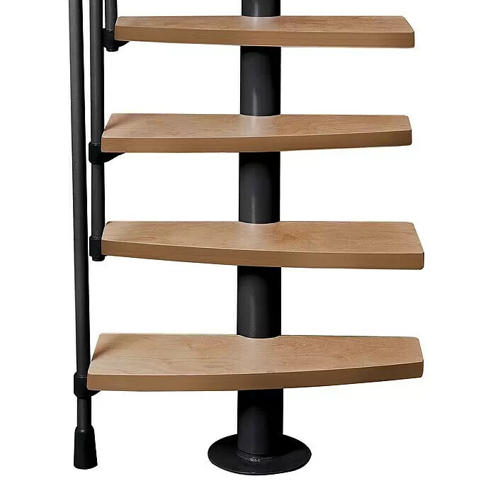 Atrium Raumspartreppe Mini Plus - Farbton Metall: RAL 9005, Breite: 60 cm, Buche, Geschosshöhe: 222 cm - 300 cm - Wendeltreppe mit hellen Holzstufen und schwarzem Metall-Mittelpfosten und -Geländer.