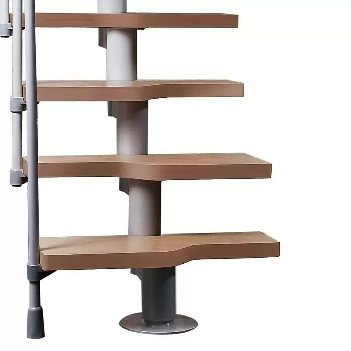 Atrium Raumspartreppe Mini - Farbton Metall: RAL 9006, Breite: 60 cm, Buche, Geschosshöhe: 222 cm - 300 cm - Wendeltreppensegment mit hellbraunen Holzstufen und grauem Metallpfosten und Geländer.