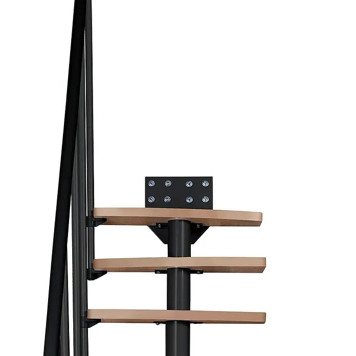 Atrium Raumspartreppe Mini Plus - Farbton Metall: RAL 9005, Breite: 60 cm, Buche, Geschosshöhe: 222 cm - 300 cm - Nahaufnahme einer Wendeltreppe mit Metallgeländer und Holzstufen, die ein modernes Design und Funktionalität vereinen.