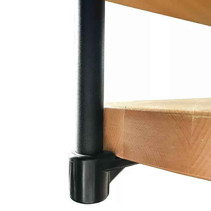 Atrium Spindeltreppe Novo - Farbton Metall: RAL 9005, Durchmesser: 160 cm, Buche, Geschosshöhe: 271,4 cm - 313,5 cm - Schwarzes Stützrohr mit schwarzem Kunststoffverbinder, der ein helles Holzregal hält.