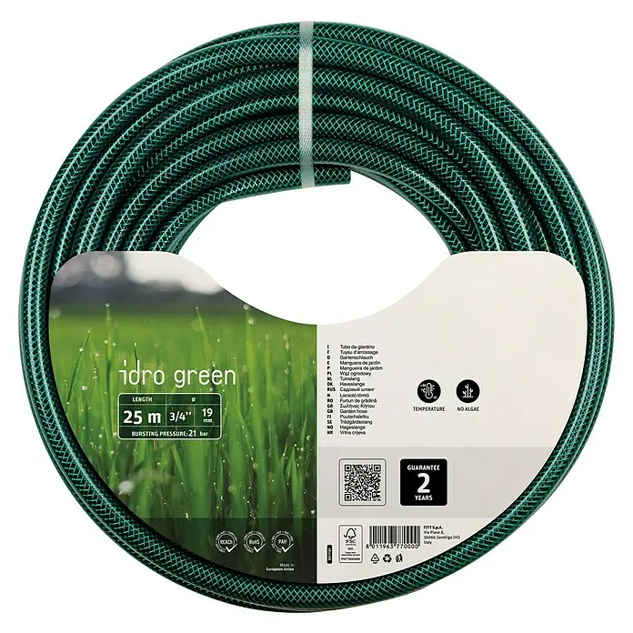 Fitt Manguera para jardín Idro Green - ¾″ - Manguera de jardín verde "Idro Green" enrollada con información del producto en el embalaje.