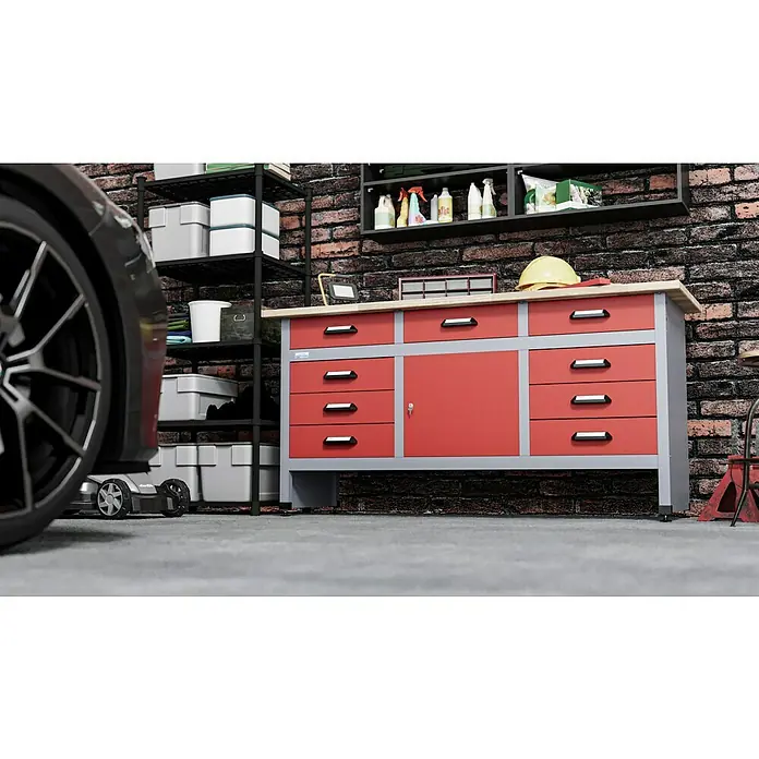 Küpper Werkbank - L x B: 60 x 170 cm, Arbeitshöhe: 84 cm, Belastbarkeit: 300 kg, Rot/Silbergrau, Anzahl Schubladen: 9 Stk. - Werkstatteinrichtung: Werkbank mit Schubladen und Ablagefläche für Werkzeuge und Zubehör in einer Garage.