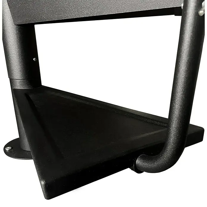 Atrium Spindeltreppe Solo Vertical - Farbton Metall: RAL 9005, Durchmesser: 120 cm, Stahl, Geschosshöhe: 264 cm - 286 cm - Detailaufnahme einer schwarzen Metallstruktur, die Stabilität und modernes Design vereint. Ideal für Fitnessgeräte und robuste Möbel.