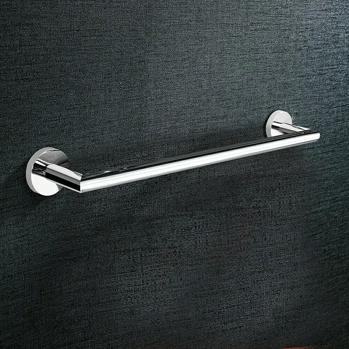 Bath Stage B-Funny Toallero - Ancho: 46 cm, Tipo de montaje: Atornillado, Resplandeciente - Toallero cromado montado en una pared oscura. El accesorio de baño añade un toque moderno al baño.