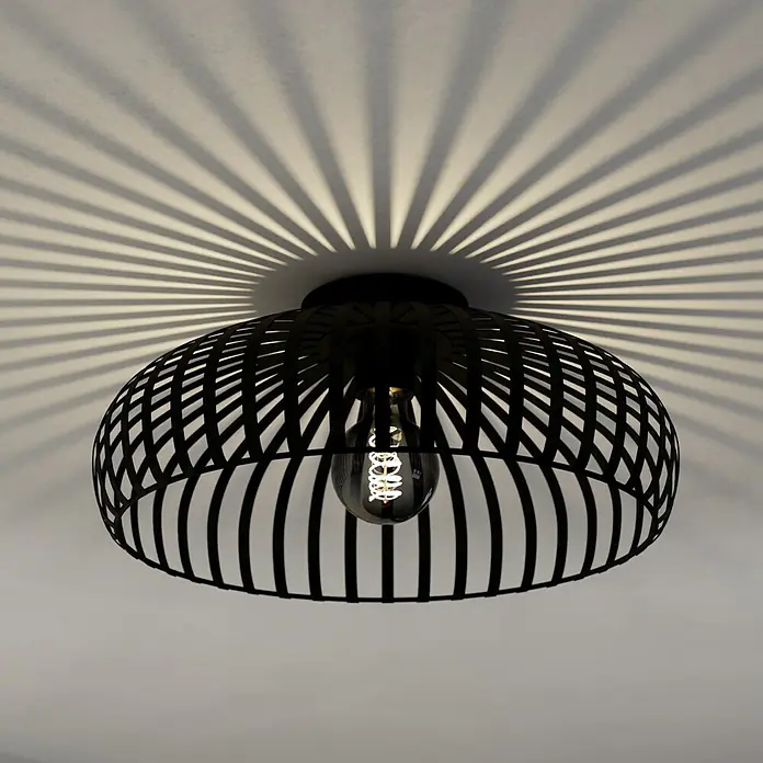 Eglo Deckenleuchte rund MOGANO 3 - 40 W, Ø x H: 43 x 18 cm, Schwarz, E27 - Schwarze Deckenleuchte mit dekorativem Schattenmuster an der Decke, erzeugt durch das Design der Leuchte.