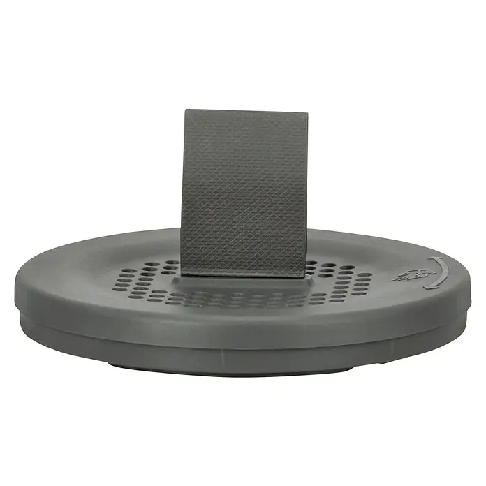 Absodry Duo Family Luftentfeuchter Series 6 - Grau, Ø x H: 14,5 x 21 cm - Nahaufnahme eines grauen Geschirrspülerfilters, der auf einem schwarzen Hintergrund steht, wodurch er gut zur Geltung kommt.