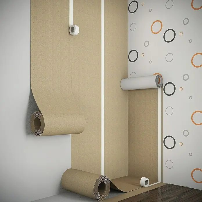 Nmc Noma Korkrolle Nature 4 mm - L x B x H: 5 m x 0,5 m x 4 mm - Braun Tapete wird auf einer Wand mit Klebeband angebracht, um ein elegantes und modernes Design zu schaffen.