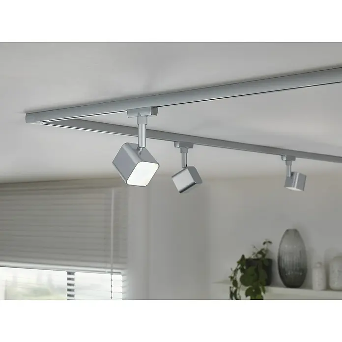Paulmann URail LED-Spot Muri - Chrom-matt, 5 x 5 x 14 cm - Deckenleuchte mit drei Strahlern. Die silbernen, würfelförmigen Lampen sind an einer Schiene befestigt und spenden Licht.