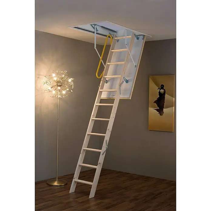 Sogem Escalera escamoteable EcoTop - Longitud de la apertura del techo: 140 cm, Anchura de la apertura del techo: 70 cm, Aislamiento térmico: 1,2 W/(m²K) - Una escalera de madera para el ático se extiende desde una trampilla en el techo, proporcionando acceso al ático. Cuenta con un pasamanos amarillo.