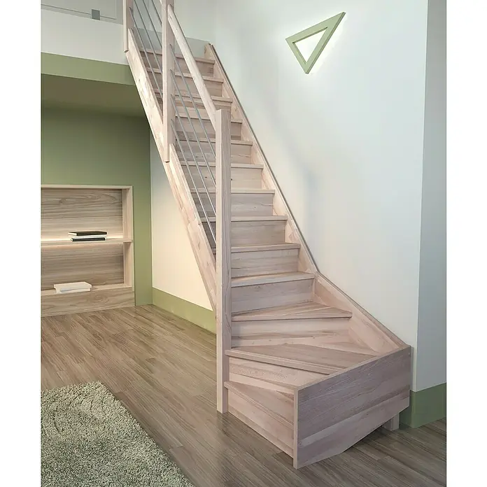 Sogem Escalera principal Trendy Eco - Haya, Ancho: 80 cm, 1/4 espiral izquierda, Altura de planta: 285 cm - Escalera de madera clara con barandilla de acero inoxidable en un interior moderno. La escalera complementa elegantemente el esquema de color verde y blanco.