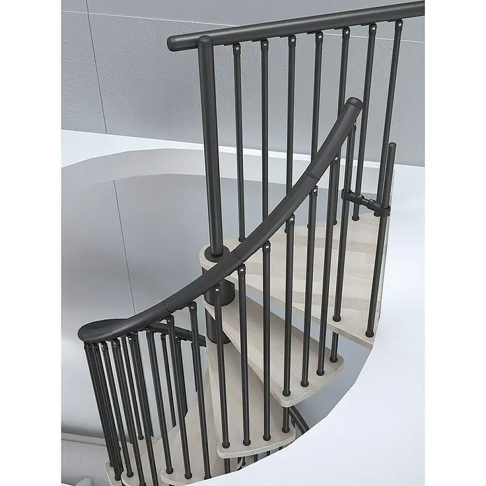 Sogem Escalera de caracol Kappa - Diámetro: 120 cm, Negro, Color peldaños: Haya barnizada, Altura de planta: 309 cm - Una elegante escalera de caracol con barandillas negras y escalones de madera clara, creando un elemento de diseño moderno y elegante.